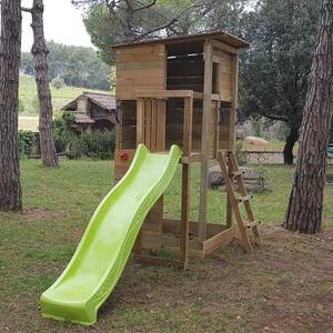 Parque juegos infantil de madera Taga con pared de escalada